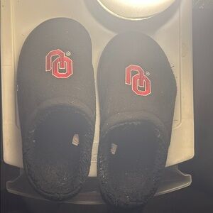 OU unisex Black Slippers